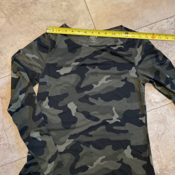 Old Navy Active Ultralite Go Dry Camo Top Sz S Thumb Holes Long Sleeve - Picture 5 of 10